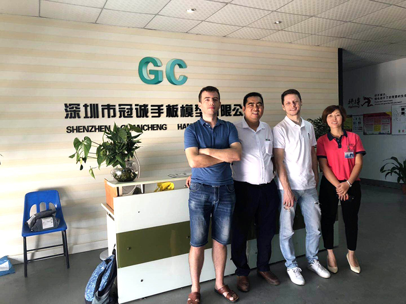 吉膳厨房设备客户来手板厂考察